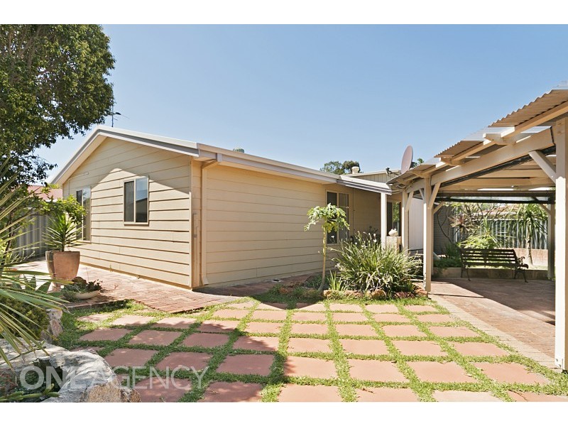 4 Chase Mews, Atwell WA 6164