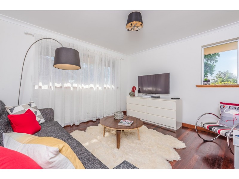 34 Woodley Cres, Melville WA 6156