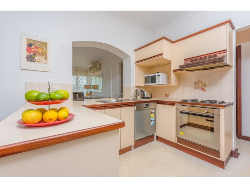 34 Woodley Cres, Melville WA 6156