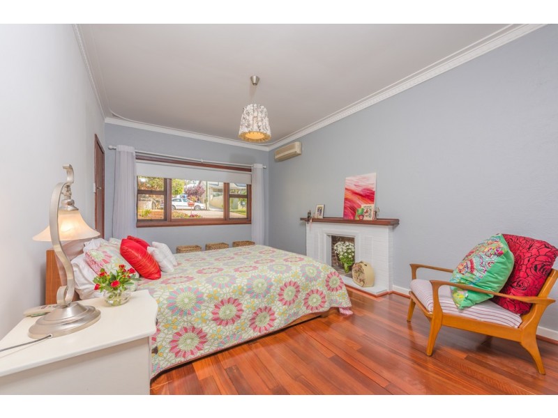 34 Woodley Cres, Melville WA 6156