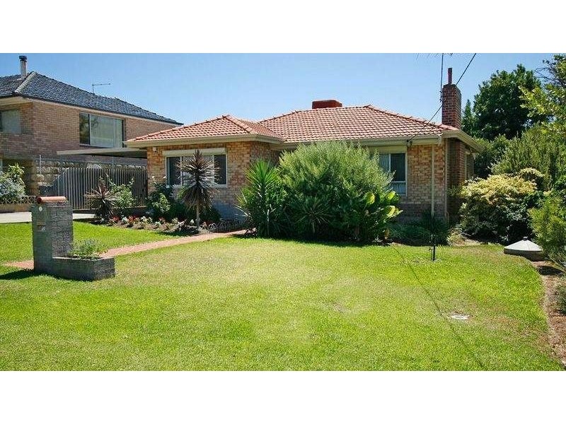 22 Ives St, Hamilton Hill WA 6163