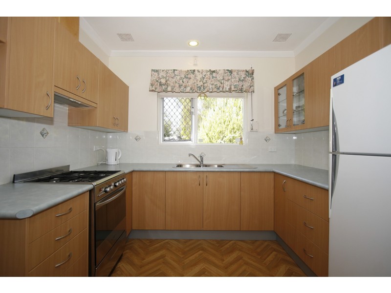 22 Ives St, Hamilton Hill WA 6163