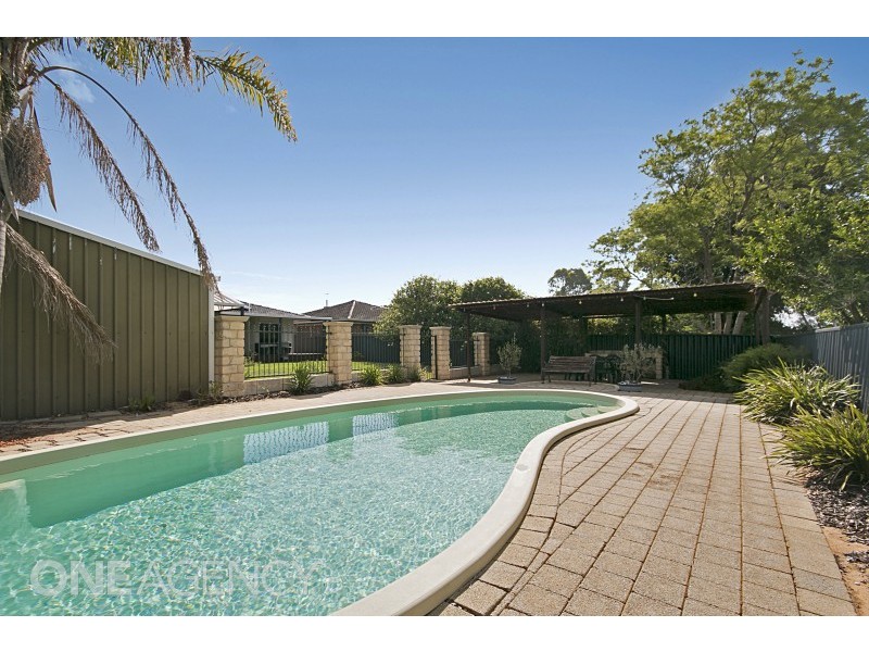 21 Edmund Way, Calista WA 6167