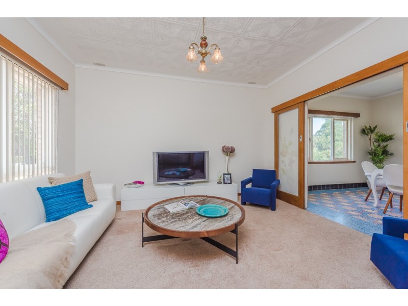 23 Simper Cres, White Gum Valley WA 6162