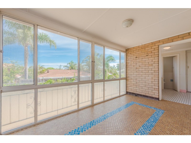 23 Simper Cres, White Gum Valley WA 6162