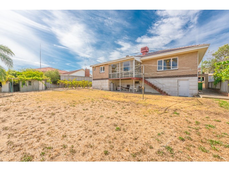 23 Simper Cres, White Gum Valley WA 6162