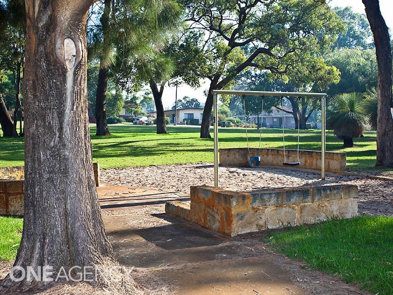 8 Ebert Street, Coolbellup WA 6163