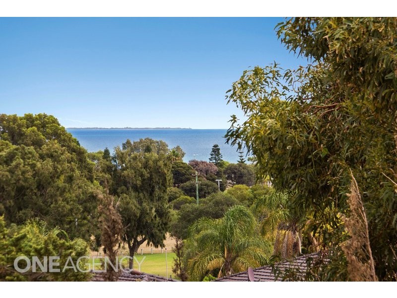 32 Arlington Loop, Coogee WA 6166