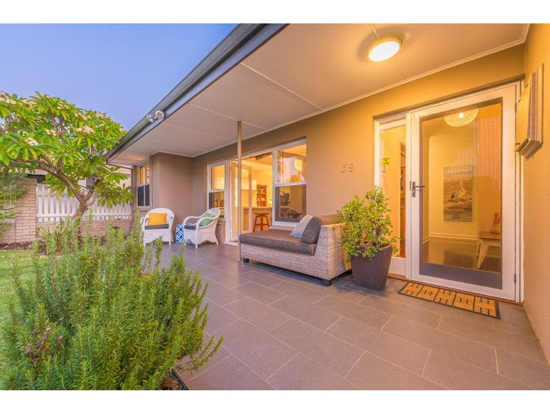 39A Coleman Cres, Melville WA 6156