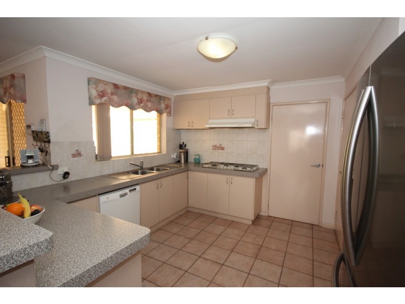 3 Kotisina Gardens, Munster WA 6166