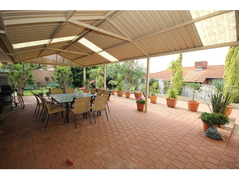 3 Kotisina Gardens, Munster WA 6166