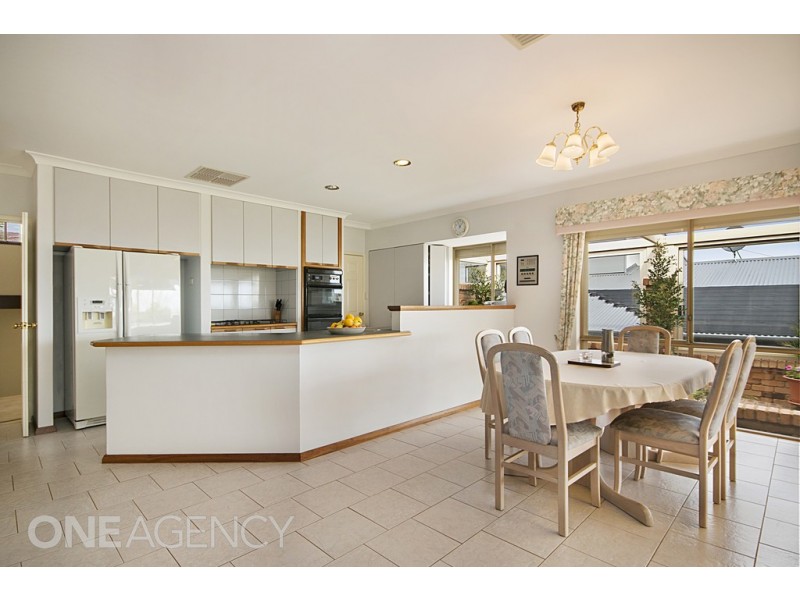 10 Castellon Crescent, Coogee WA 6166