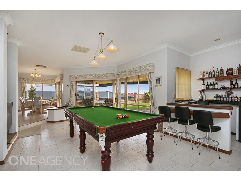 10 Castellon Crescent, Coogee WA 6166