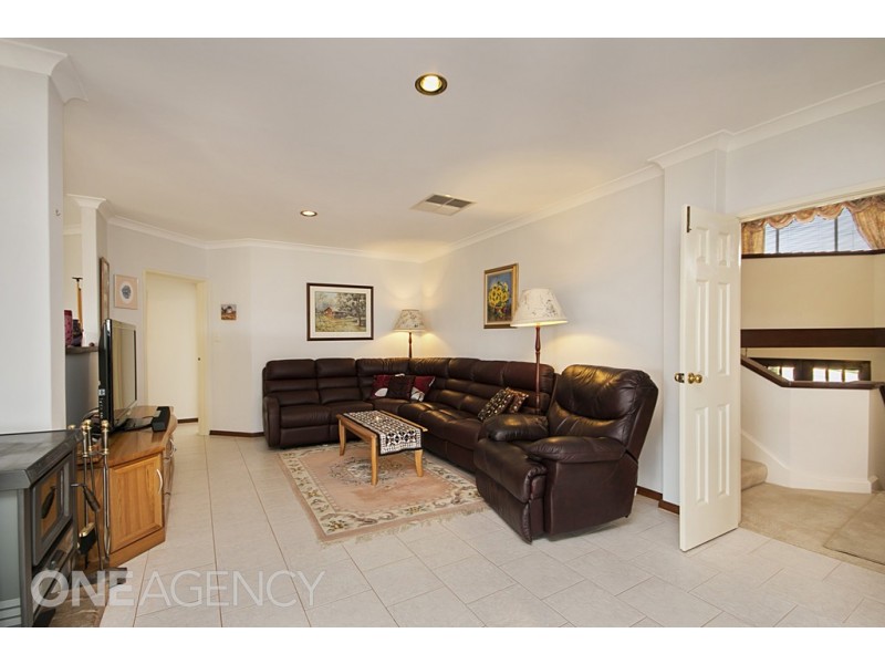 10 Castellon Crescent, Coogee WA 6166