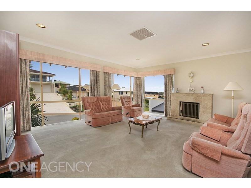 10 Castellon Crescent, Coogee WA 6166