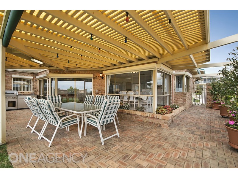 10 Castellon Crescent, Coogee WA 6166