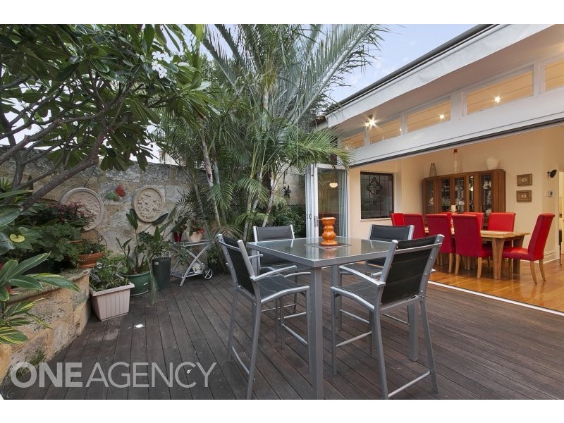 2 Carnac Street, Fremantle WA 6160