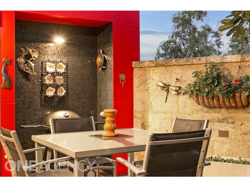 2 Carnac Street, Fremantle WA 6160