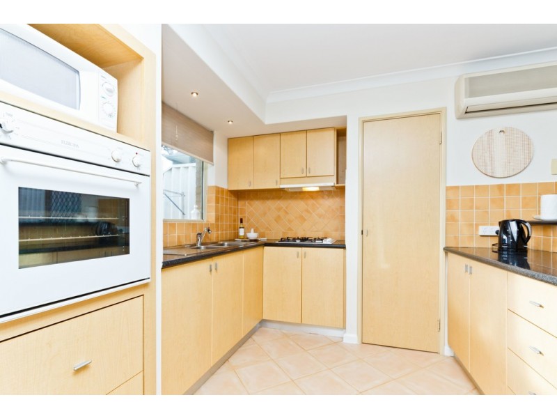 2/104 Forrest Road, Hamilton Hill WA 6163