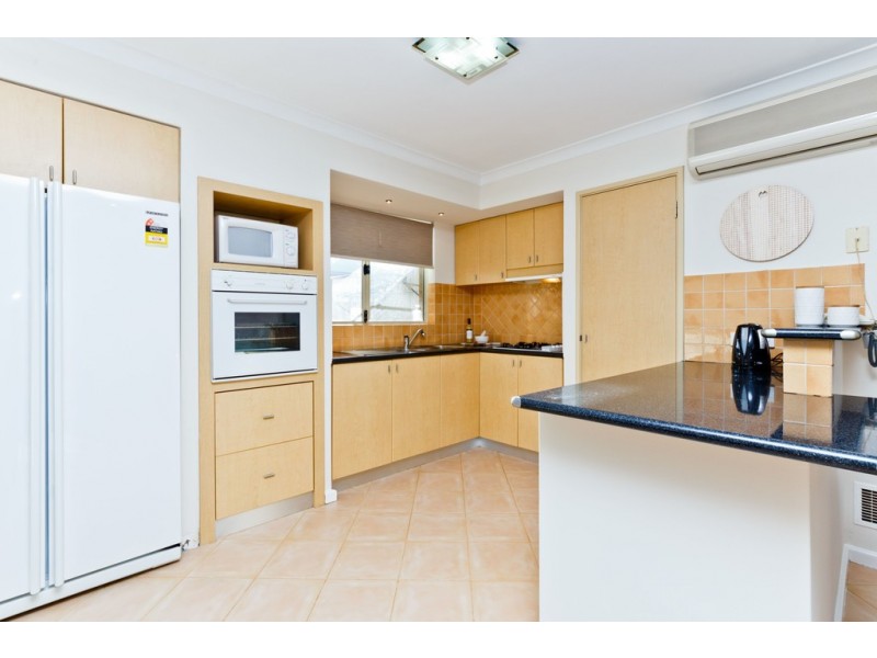 2/104 Forrest Road, Hamilton Hill WA 6163