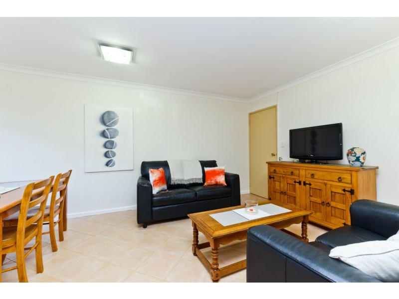 2/104 Forrest Road, Hamilton Hill WA 6163