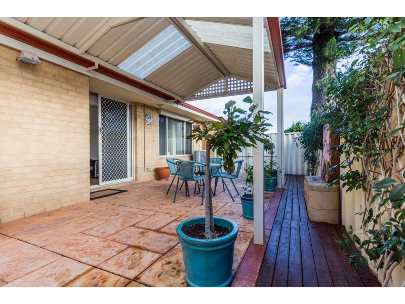 2/104 Forrest Road, Hamilton Hill WA 6163