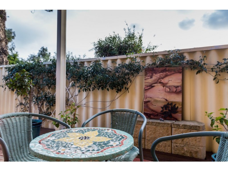 2/104 Forrest Road, Hamilton Hill WA 6163