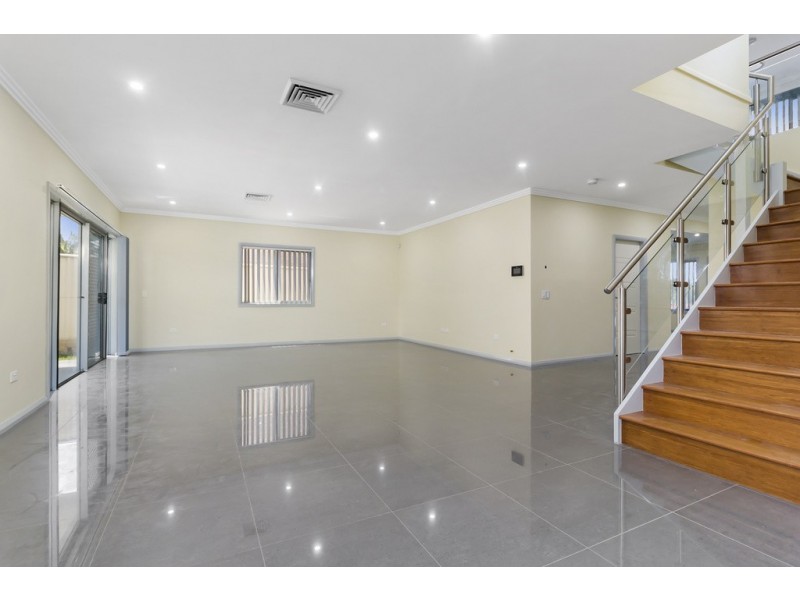 10 Kydra Close, Prestons NSW 2170