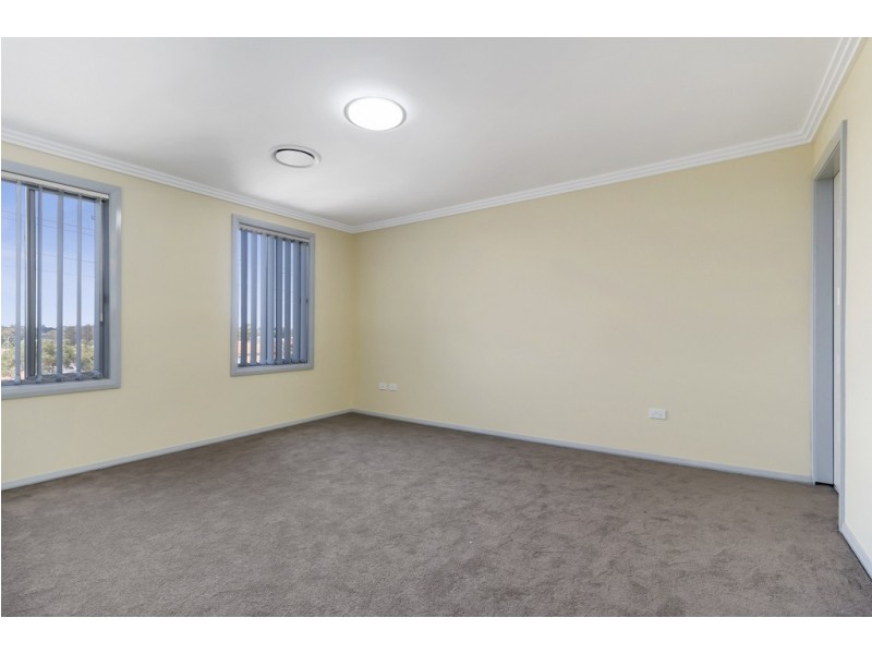 10 Kydra Close, Prestons NSW 2170