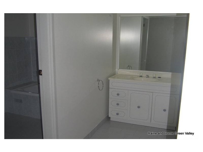 2/182 Wilson Road, Green Valley NSW 2168