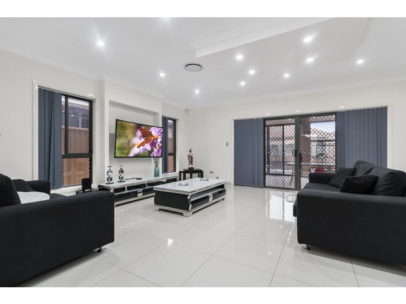 33 Sparrow Lane, Green Valley NSW 2168