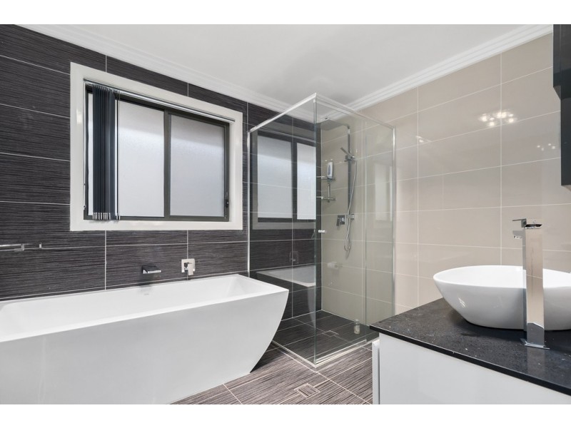 33 Sparrow Lane, Green Valley NSW 2168