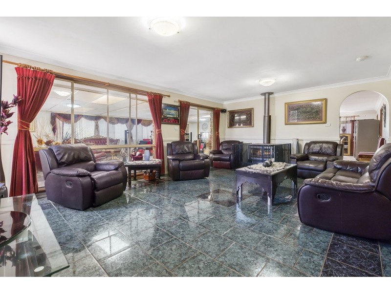 49 Anthony Drive, Rosemeadow NSW 2560