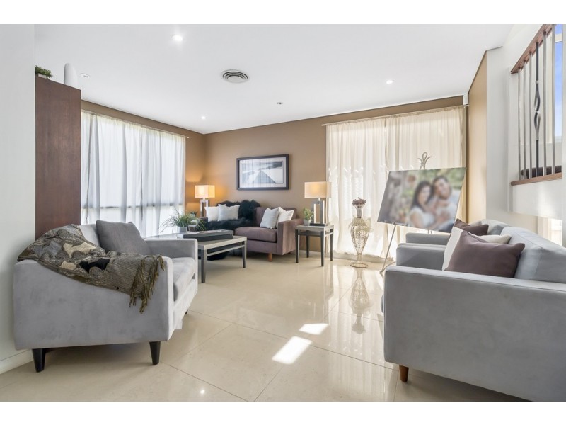 15 Broadbent Avenue, Middleton Grange NSW 2171