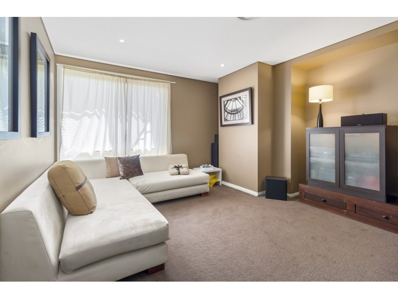 15 Broadbent Avenue, Middleton Grange NSW 2171