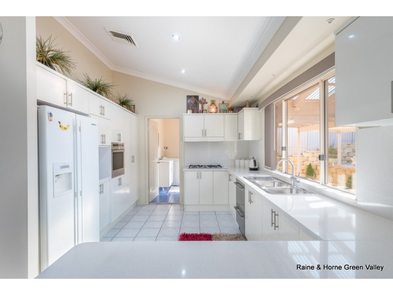 9 Curac Place, Casula NSW 2170