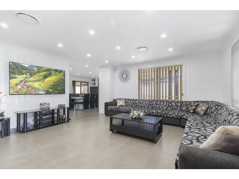 2/12 Sidney Place, Casula NSW 2170