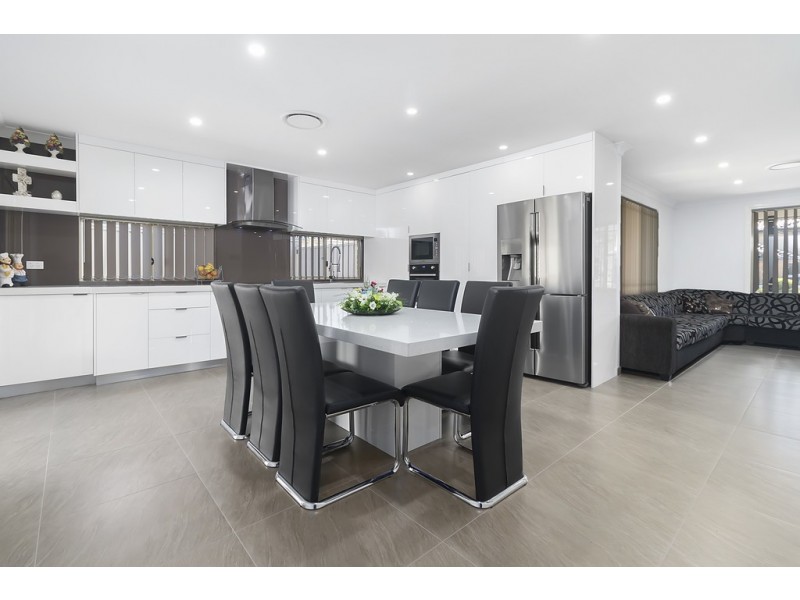 2/12 Sidney Place, Casula NSW 2170
