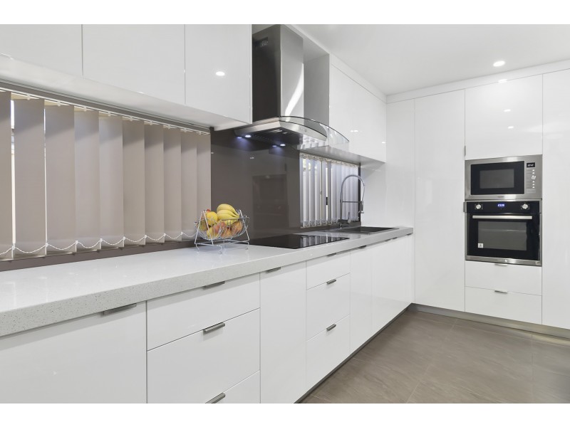 2/12 Sidney Place, Casula NSW 2170