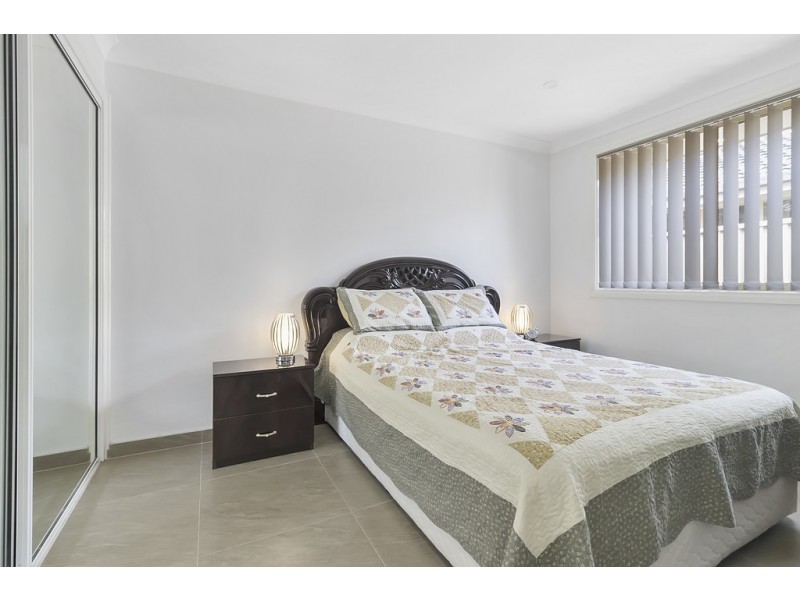 2/12 Sidney Place, Casula NSW 2170