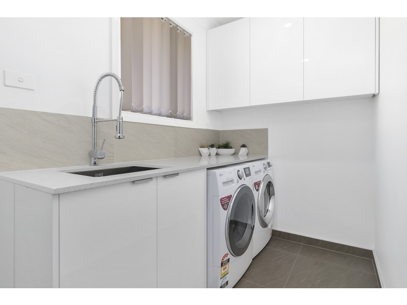 2/12 Sidney Place, Casula NSW 2170
