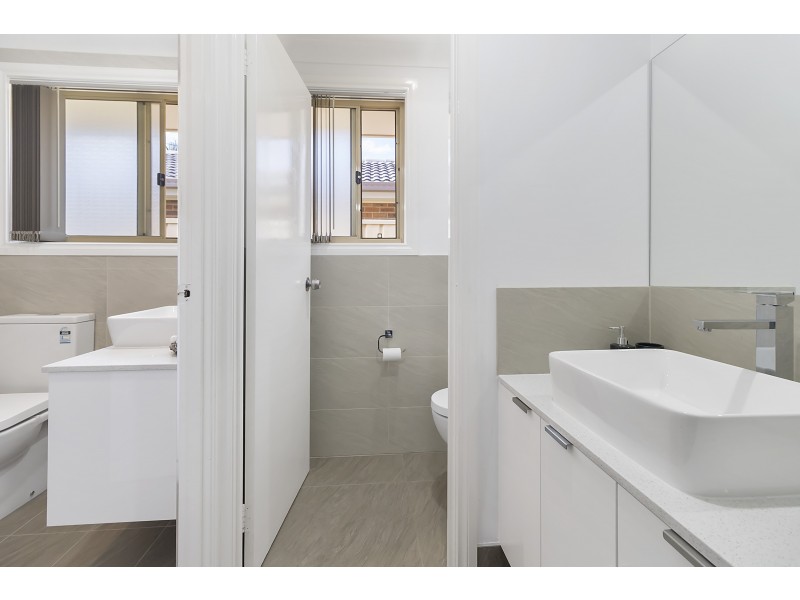 2/12 Sidney Place, Casula NSW 2170