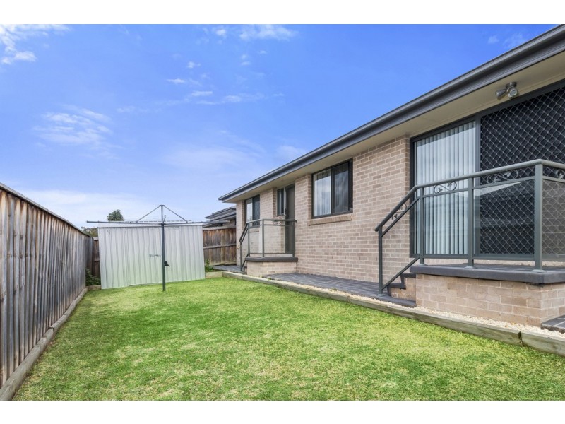 21 Stanley Avenue, Middleton Grange NSW 2171