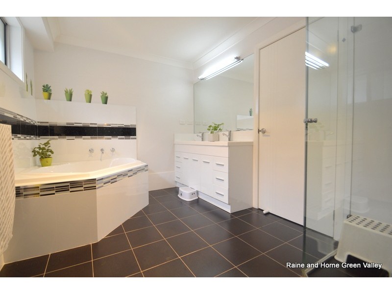 25 William Buckley Drive, Carnes Hill NSW 2171