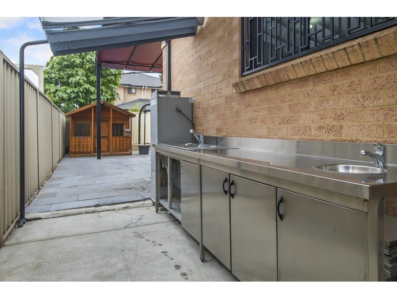 16B The Grove, Fairfield NSW 2165