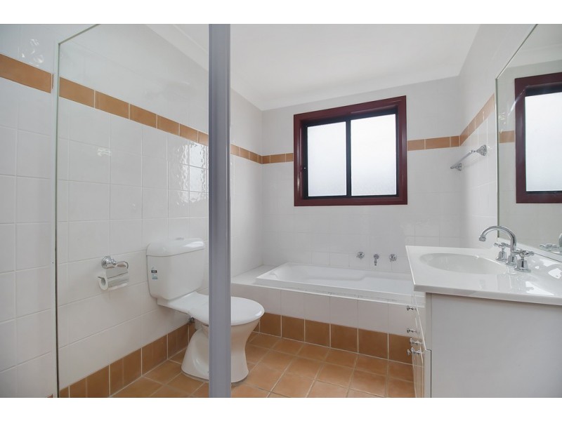 16B The Grove, Fairfield NSW 2165