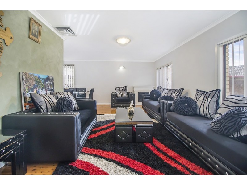 4 Weipa Close, Green Valley NSW 2168