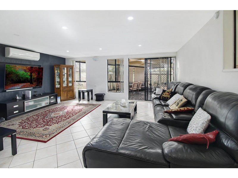 4 Weipa Close, Green Valley NSW 2168