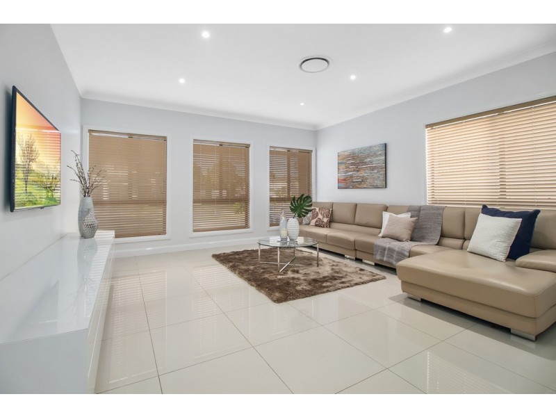 2B Harraden Drive, West Hoxton NSW 2171