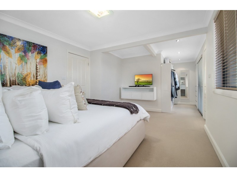 2B Harraden Drive, West Hoxton NSW 2171